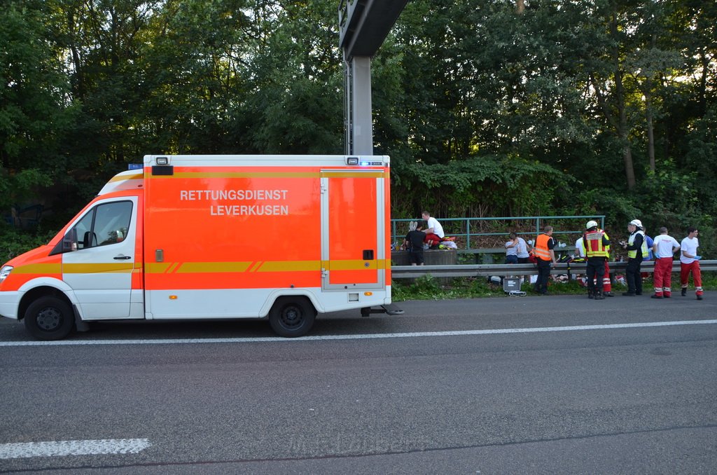 Einsatz BF Koeln Klimaanlage Reisebus defekt A 3 Rich Koeln hoehe Leverkusen P041.JPG